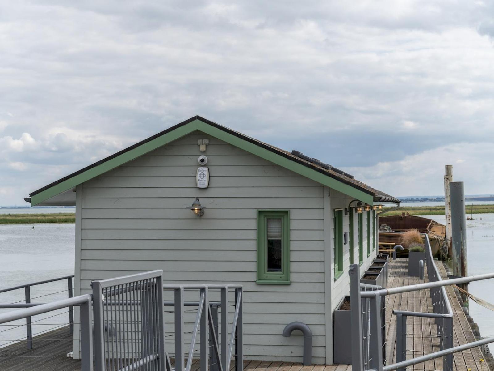 Pass The Keys The Pontoon Villa Southend-on-Sea Exterior photo