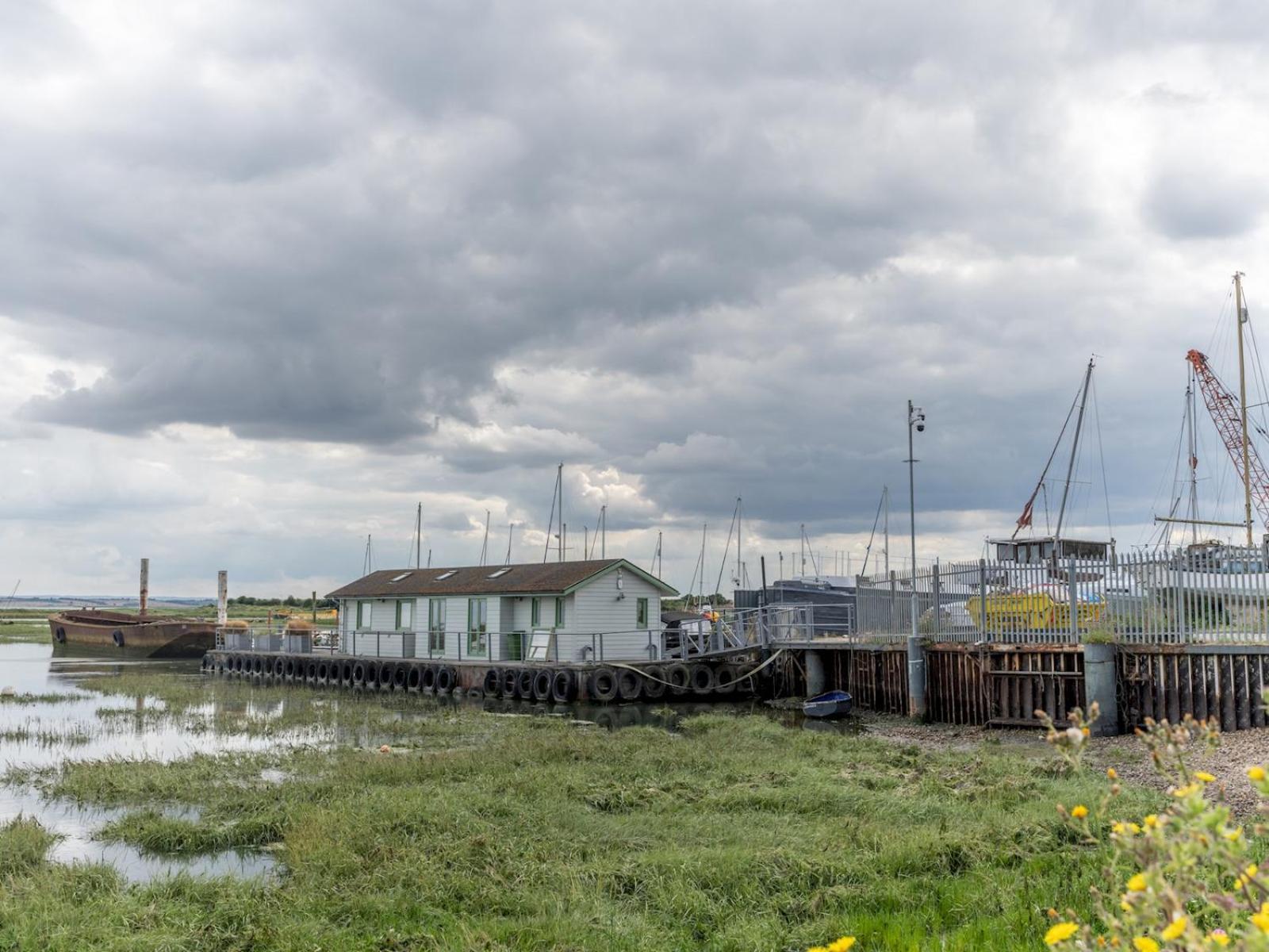 Pass The Keys The Pontoon Villa Southend-on-Sea Exterior photo