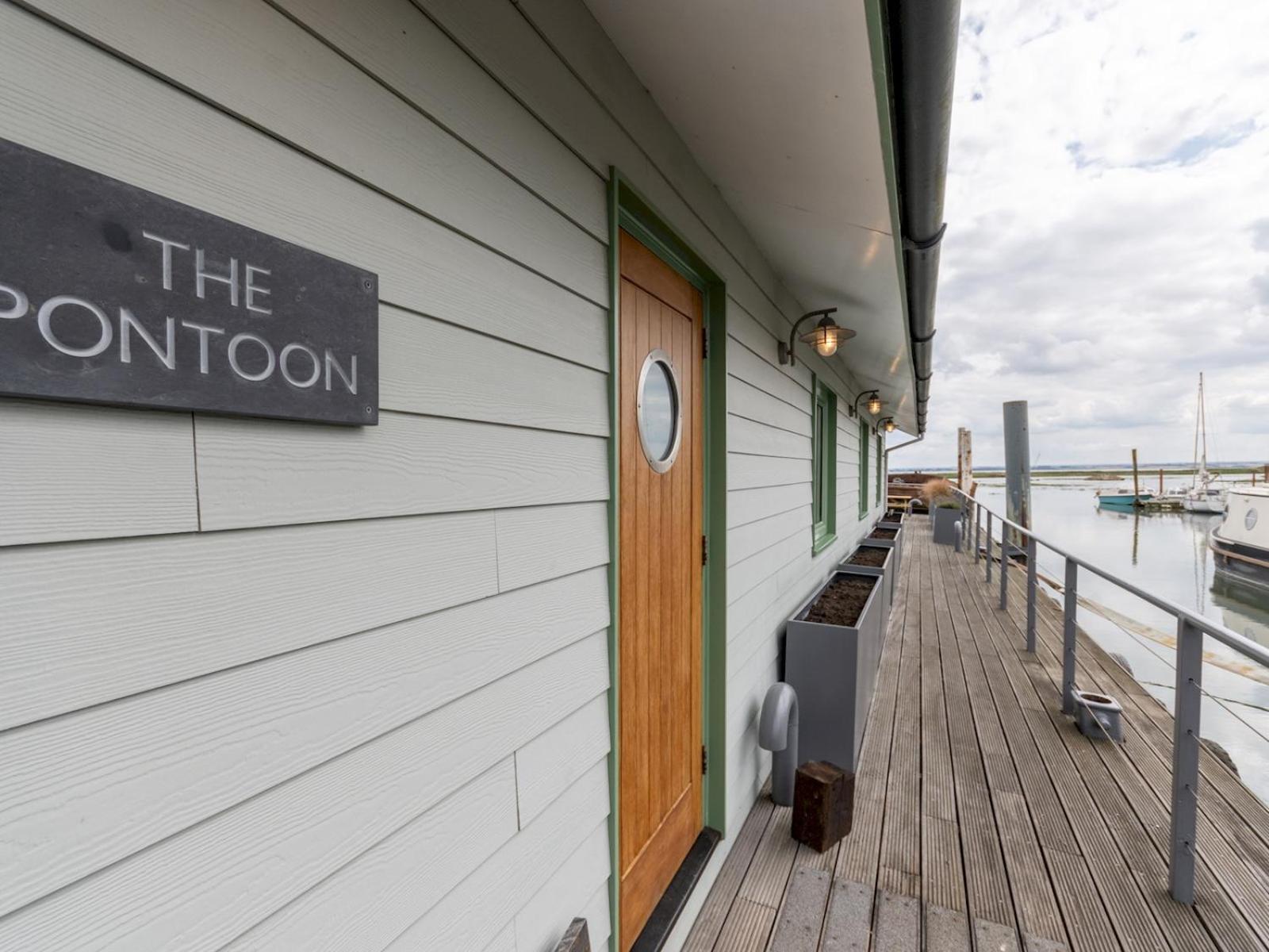 Pass The Keys The Pontoon Villa Southend-on-Sea Exterior photo