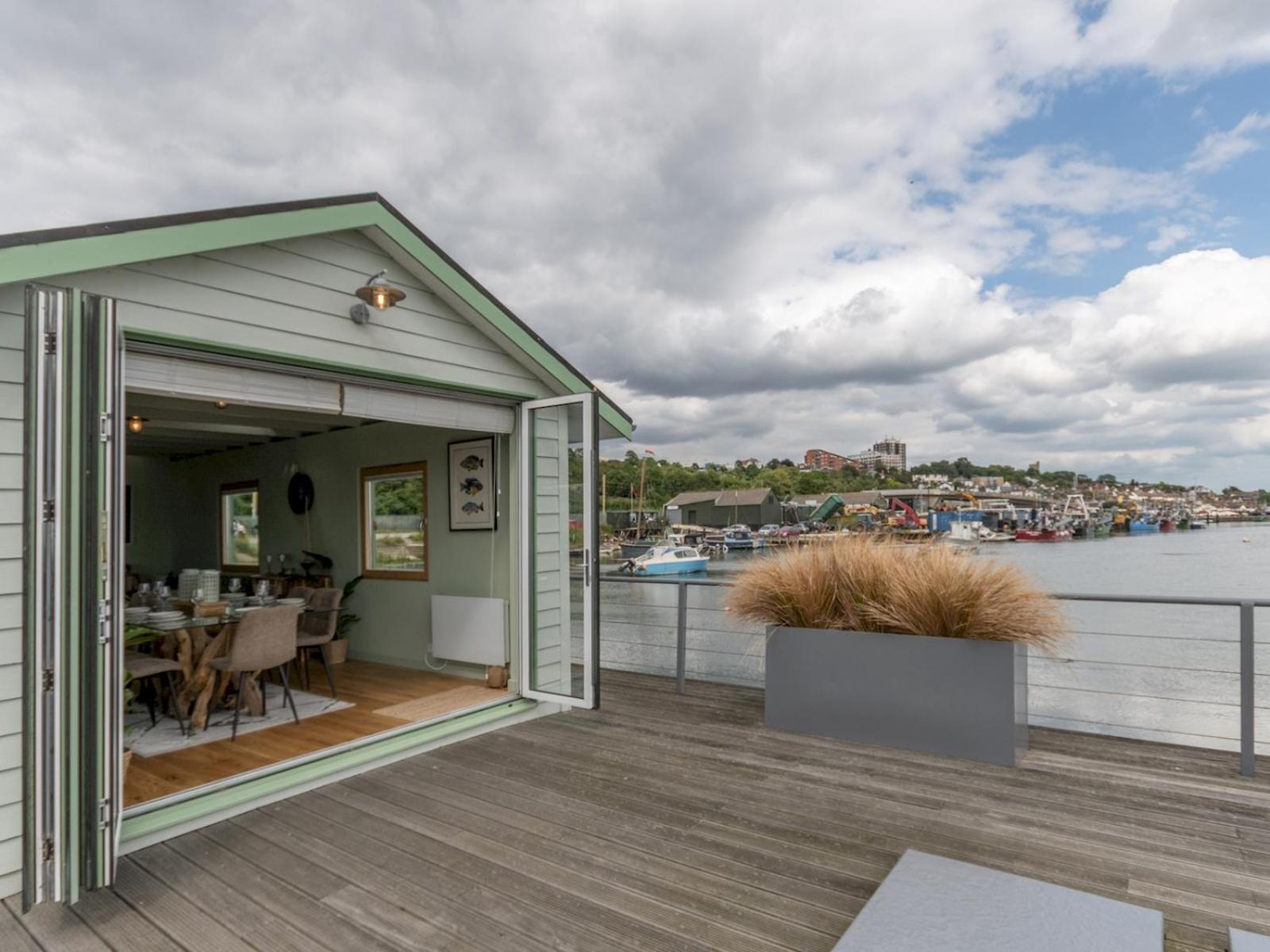 Pass The Keys The Pontoon Villa Southend-on-Sea Exterior photo