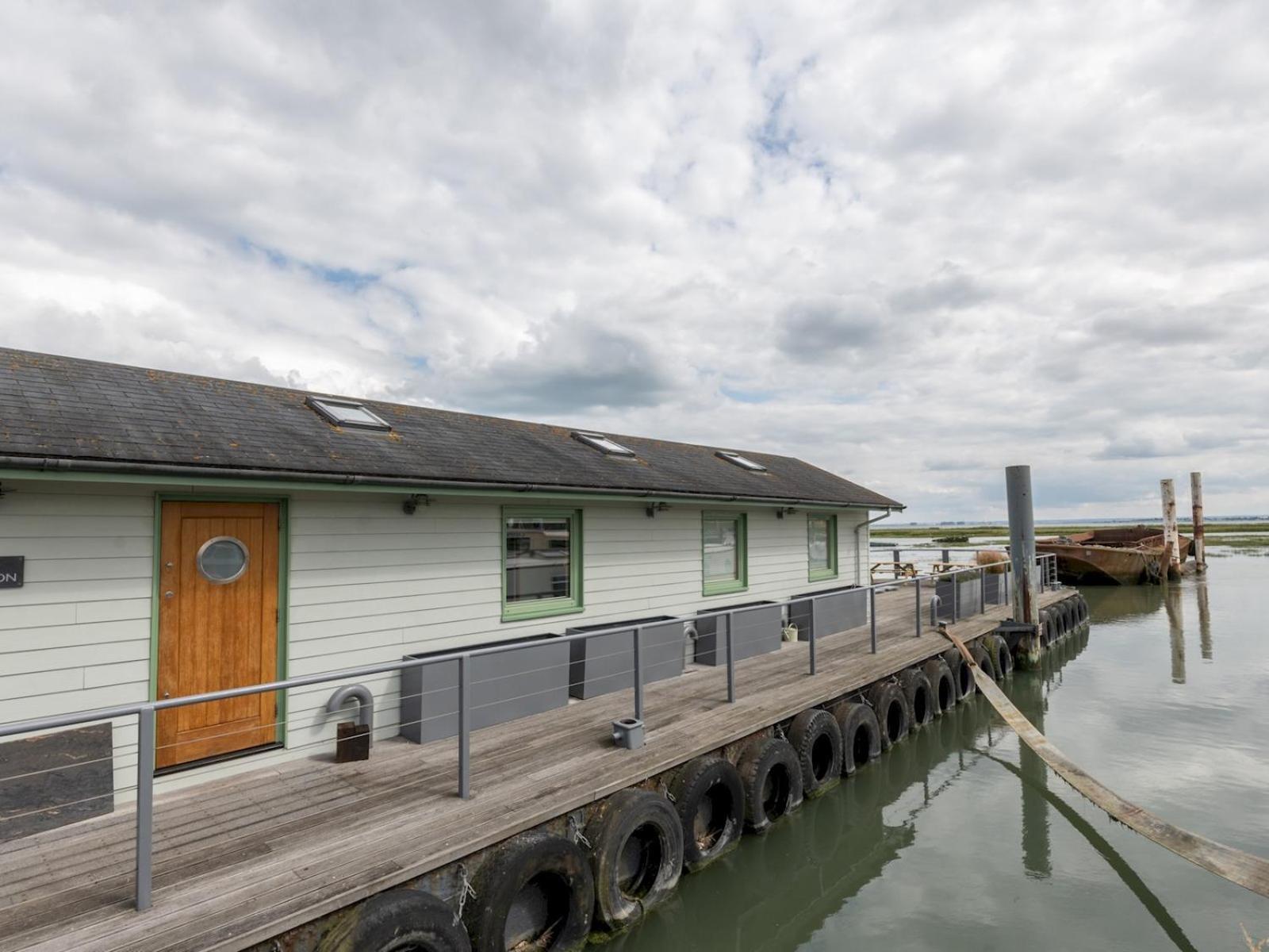 Pass The Keys The Pontoon Villa Southend-on-Sea Exterior photo