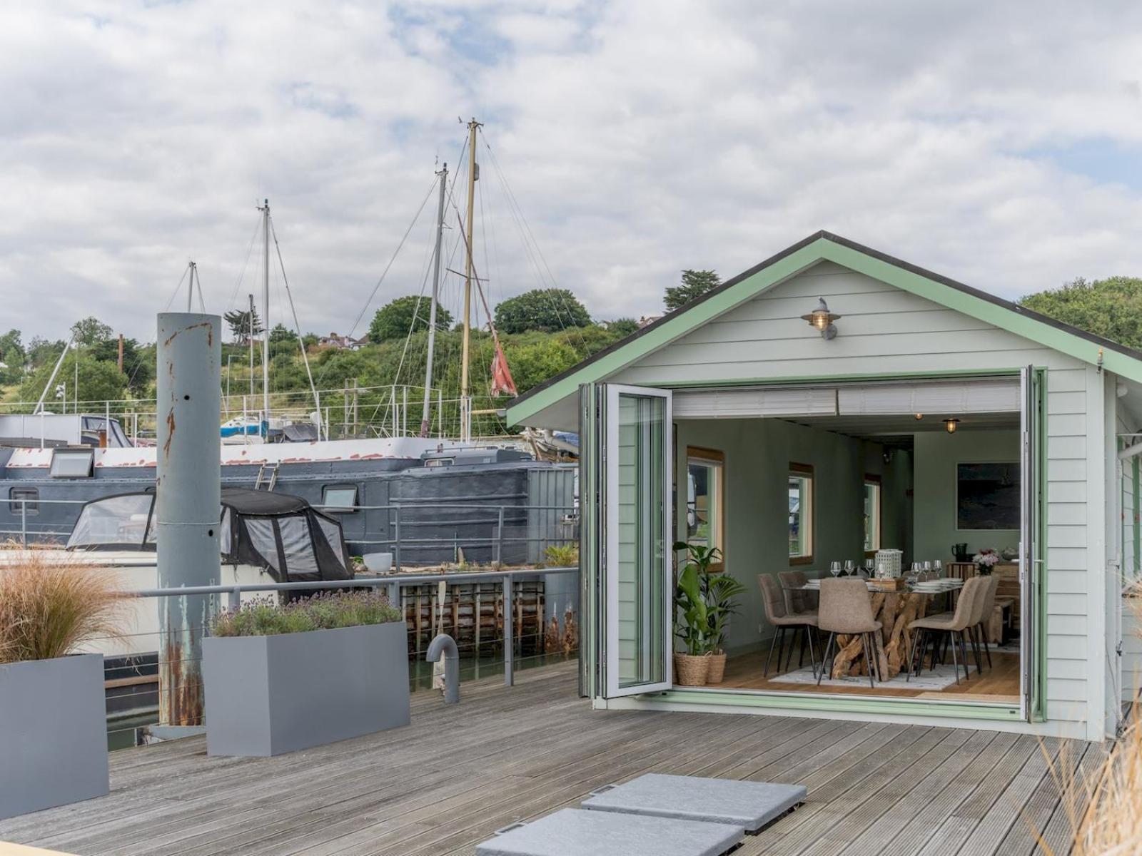 Pass The Keys The Pontoon Villa Southend-on-Sea Exterior photo