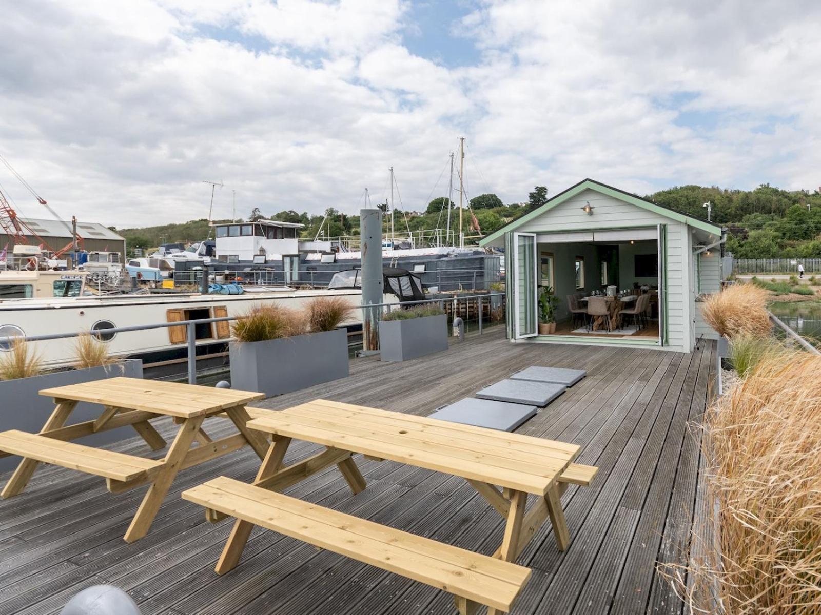 Pass The Keys The Pontoon Villa Southend-on-Sea Exterior photo